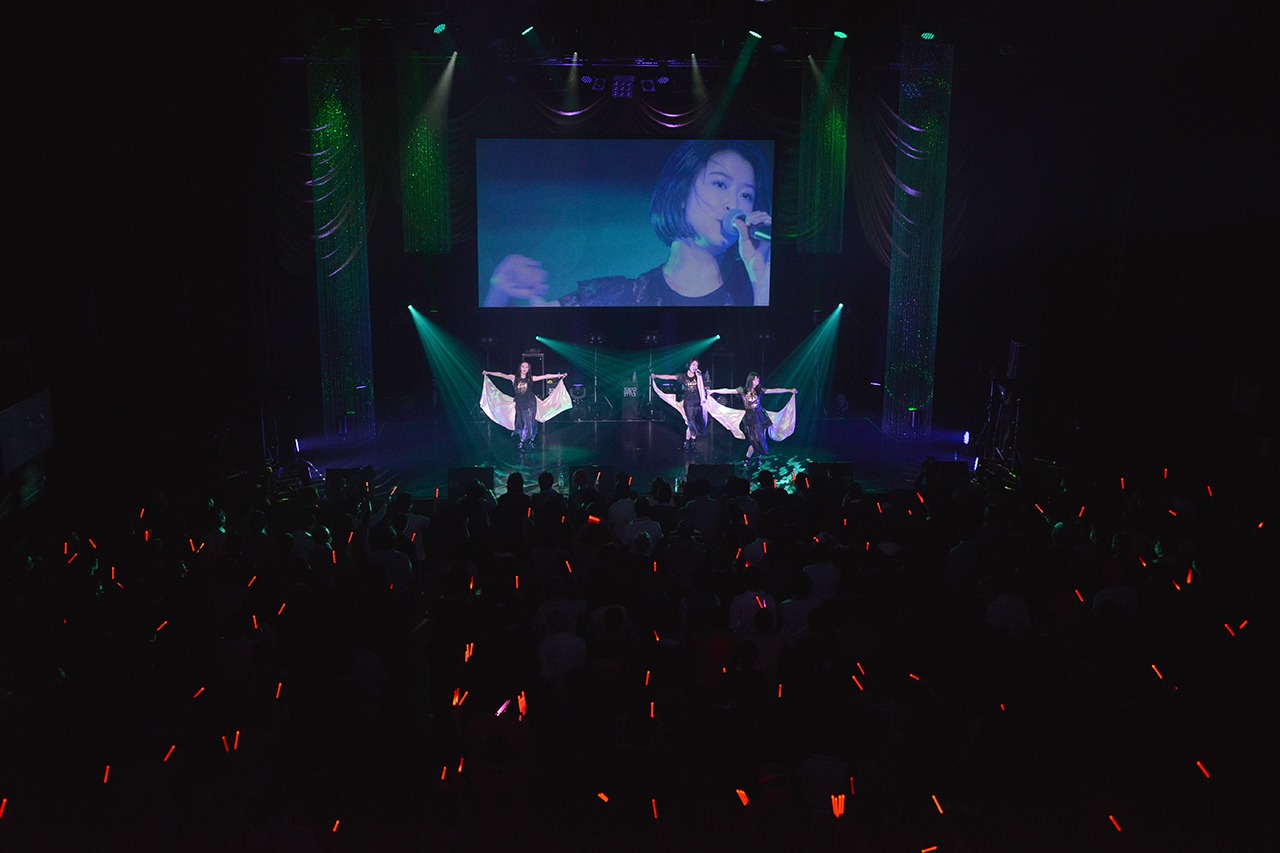 東京女子流 エキシビジョン公演「"DISCOGRAPHY" CASE OF TGS -TGS00～TGS32-」の様子。