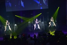 東京女子流 エキシビジョン公演「"DISCOGRAPHY" CASE OF TGS -TGS00～TGS32-」の様子。