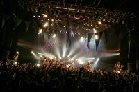 a flood of circle（Photo by Viola Kam (V'z Twinkle)）