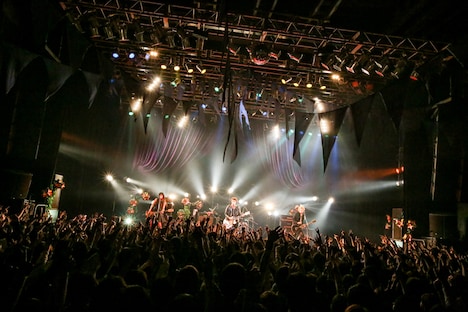 a flood of circle（Photo by Viola Kam (V'z Twinkle)）