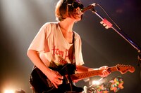 髭（Photo by Viola Kam (V'z Twinkle)）