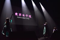 東京女子流 エキシビジョン公演「"DISCOGRAPHY" CASE OF TGS -TGS33～TGS68-」の様子。