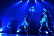 東京女子流 エキシビジョン公演「"DISCOGRAPHY" CASE OF TGS -TGS33~TGS68-」の様子。