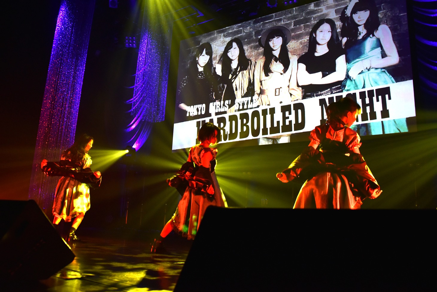 東京女子流 エキシビジョン公演「"DISCOGRAPHY" CASE OF TGS -TGS33～TGS68-」の様子。