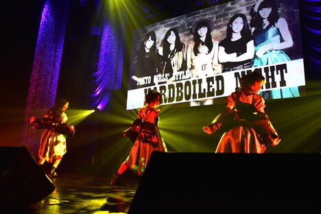 東京女子流 エキシビジョン公演「"DISCOGRAPHY" CASE OF TGS -TGS33~TGS68-」の様子。