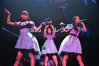 東京女子流 エキシビジョン公演「"DISCOGRAPHY" CASE OF TGS -TGS33～TGS68-」の様子。