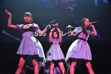 東京女子流 エキシビジョン公演「"DISCOGRAPHY" CASE OF TGS -TGS33～TGS68-」の様子。