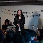 吉川友、最新シングル曲届けたアコースティックライブでツアー発表