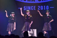 左から日高麻鈴、麻生真彩、新谷ゆづみ。