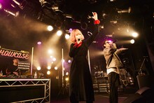 チアキとTOC。（写真提供：ユニバーサルJ）