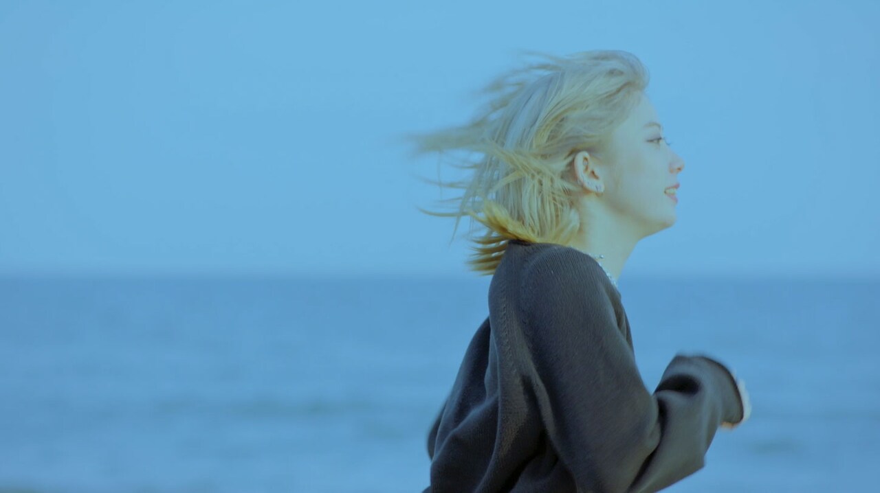 くるり「その線は水平線」MV主演はSUMIRE