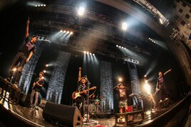 キュウソ、TOTALFAT、DISH//「徳福LIVE」でチュートリアルとコラボ連発