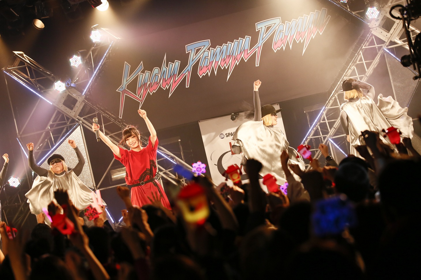 「SPACE SHOWER TV “LIVE with YOU” ～きゃりーぱみゅぱみゅ～supported by uP!!!」の様子。（撮影：石井亜希）