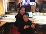 左から増田惠子、加藤登紀子。