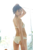 沖口優奈 (c)西村康 / 集英社