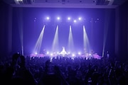 Aimer「Aimer LIVE TOUR 17/18 "hiver"」東京・NHKホール公演の様子。(提供:Sony Music)