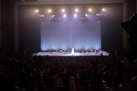Aimer「Aimer LIVE TOUR 17/18 "hiver"」東京・NHKホール公演の様子。（提供：Sony Music）