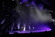 Aimer「Aimer LIVE TOUR 17/18 "hiver"」東京・NHKホール公演の様子。(提供:Sony Music)