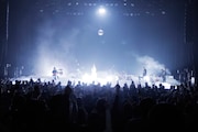 Aimer「Aimer LIVE TOUR 17/18 "hiver"」東京・NHKホール公演の様子。(提供:Sony Music)