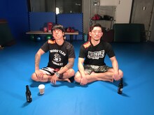 左から細美武士（the HIATUS、MONOEYES）、TOSHI-LOW（BRAHMAN）。