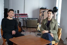 左からTOSHI-LOW（BRAHMAN）、谷中敦（東京スカパラダイスオーケストラ）。