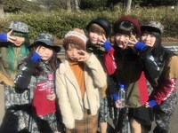 EMPiREとモモコグミカンパニー（BiSH）。