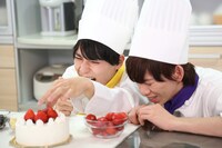 大笑いするユースケとリョウガ。