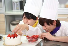 大笑いするユースケとリョウガ。