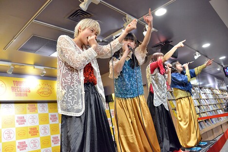 校庭カメラアクトレス