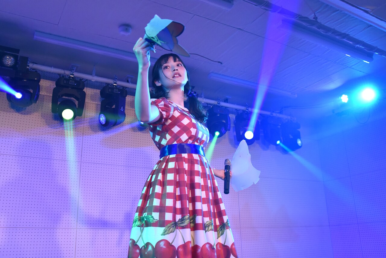 上坂すみれ、池袋でピピ美のお面を引き裂く