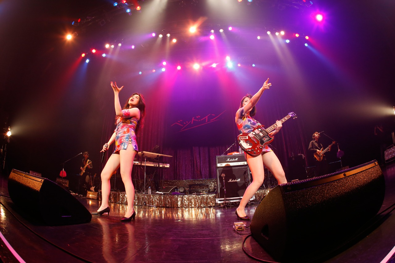 ベッド・イン「ベッド・イン TOUR 2018 祝！“TOKYO”発射記念ツアー ～サクセス・ストーリーは突然に…～」ファイナル公演の様子。（撮影：ほりたよしか）