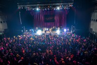 ベッド・イン「ベッド・イン TOUR 2018 祝！“TOKYO”発射記念ツアー ～サクセス・ストーリーは突然に…～」ファイナル公演の様子。（撮影：ほりたよしか）