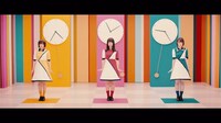 欅坂46「バスルームトラベル」ミュージックビデオのワンシーン。