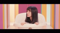 欅坂46「バスルームトラベル」ミュージックビデオのワンシーン。