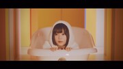 欅坂46「バスルームトラベル」ミュージックビデオのワンシーン。