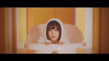 欅坂46「バスルームトラベル」ミュージックビデオのワンシーン。