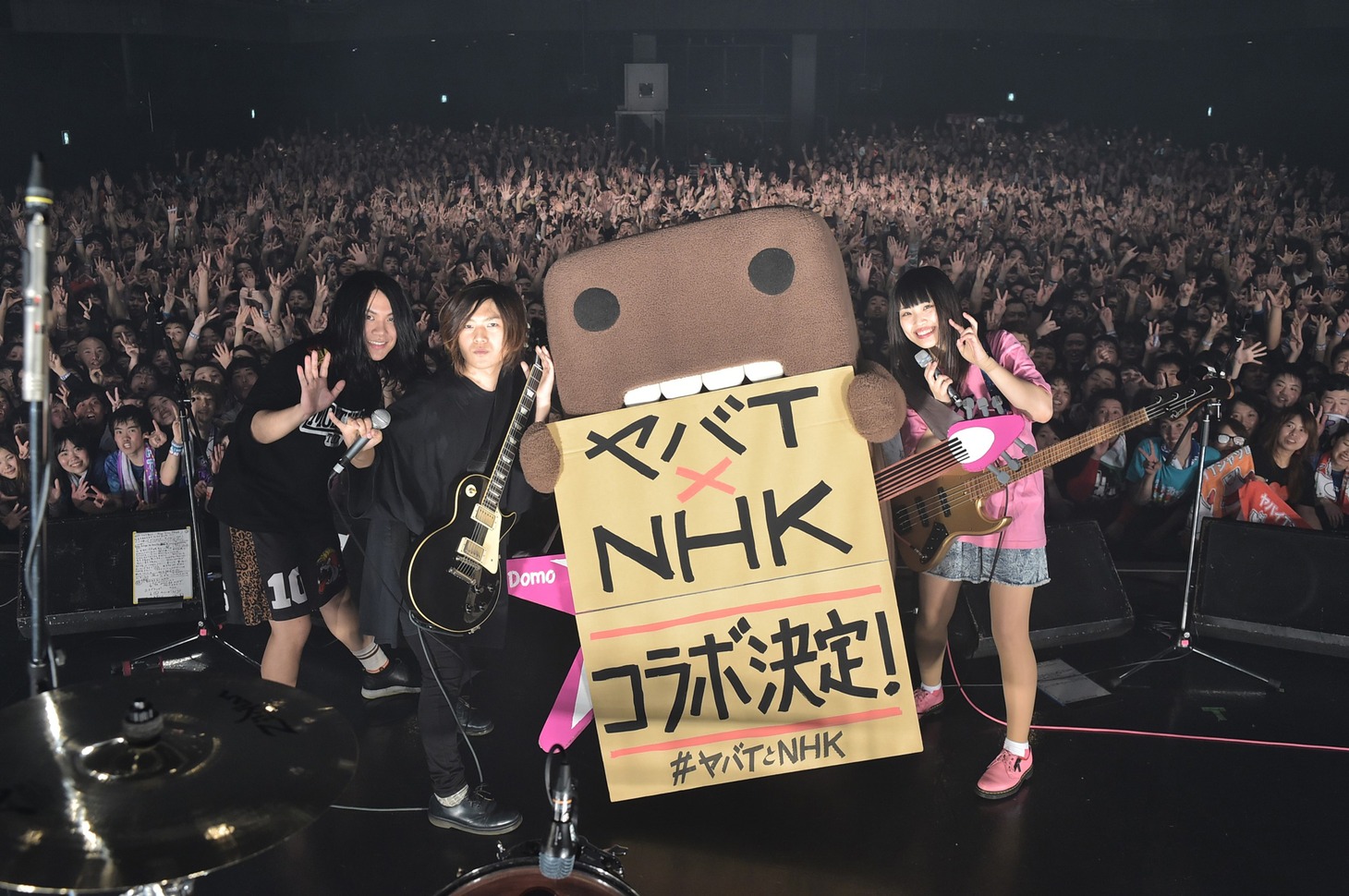 「ヤバイTシャツ屋さん "Galaxy of the Tank-top” TOUR 2018」東京・Zepp Tokyo公演の様子。