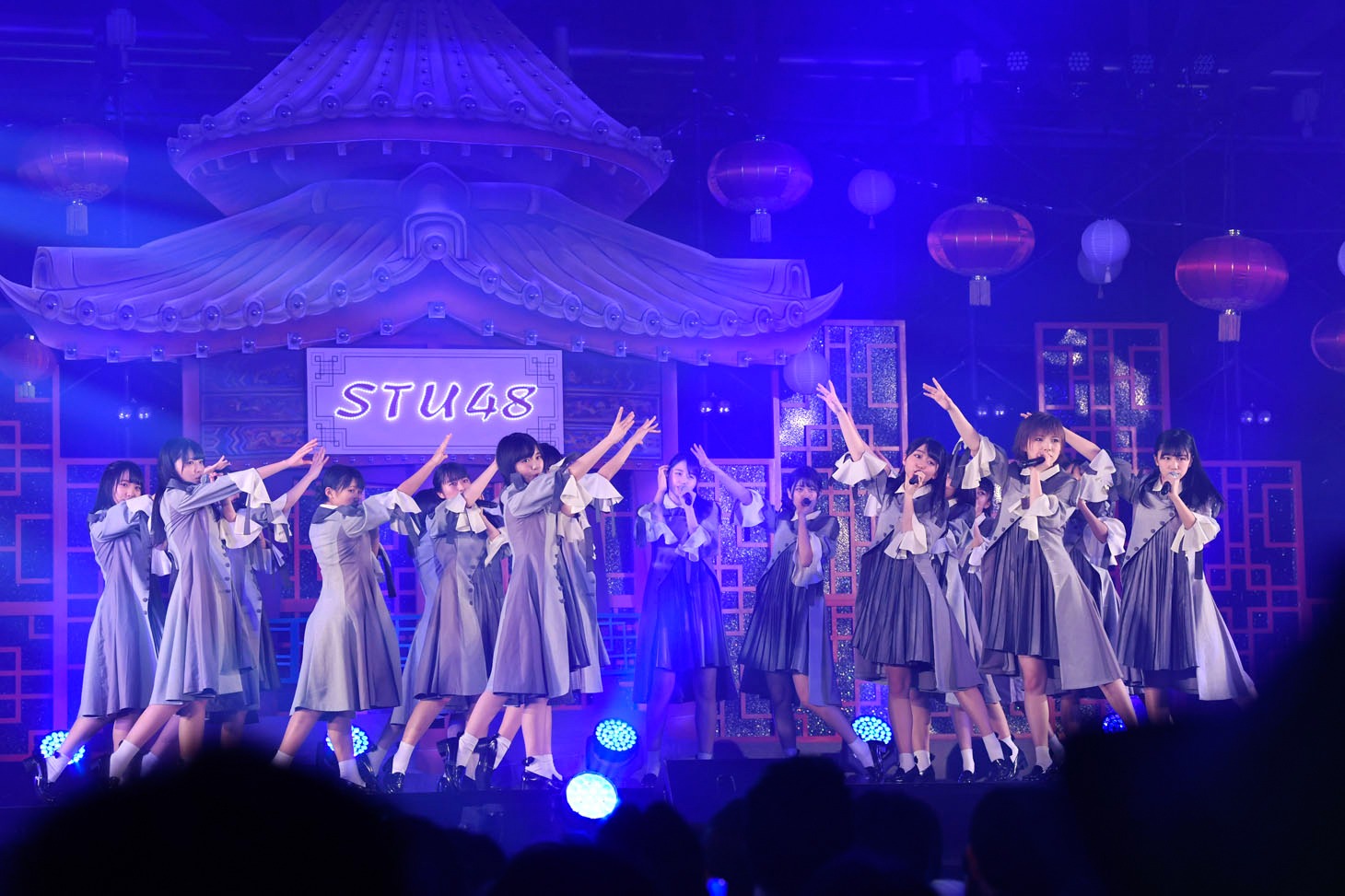 STU48「東西握手会」の様子。 (c)STU