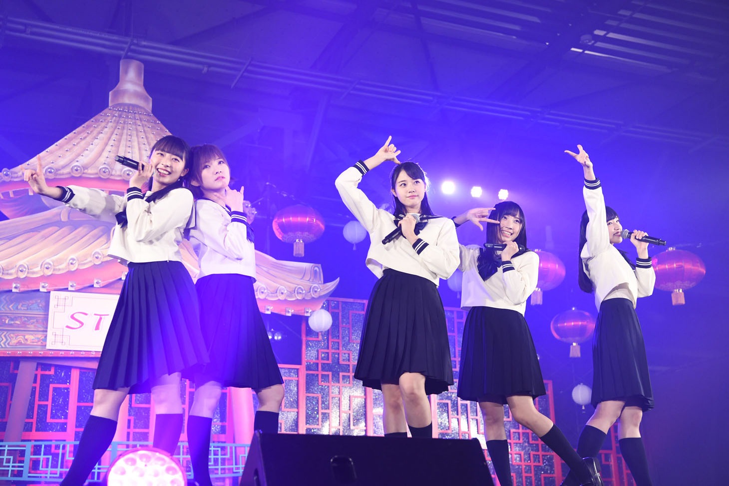 STU48「東西握手会」の様子。 (c)STU