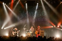 yonige「girls like girls tour」東京・TSUTAYA O-EAST公演の様子。（Photo by Viola Kam [V'z Twinkle]）