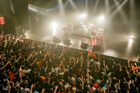 yonige「girls like girls tour」東京・TSUTAYA O-EAST公演の様子。（Photo by Viola Kam [V'z Twinkle]）