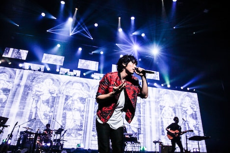 DEAN FUJIOKA「1st Japan Tour "History In The Making 2018"」大阪・フェスティバルホール公演の様子。（撮影：島津明）