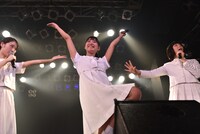 左から南端まいな、比嘉奈菜子、野本ゆめか。