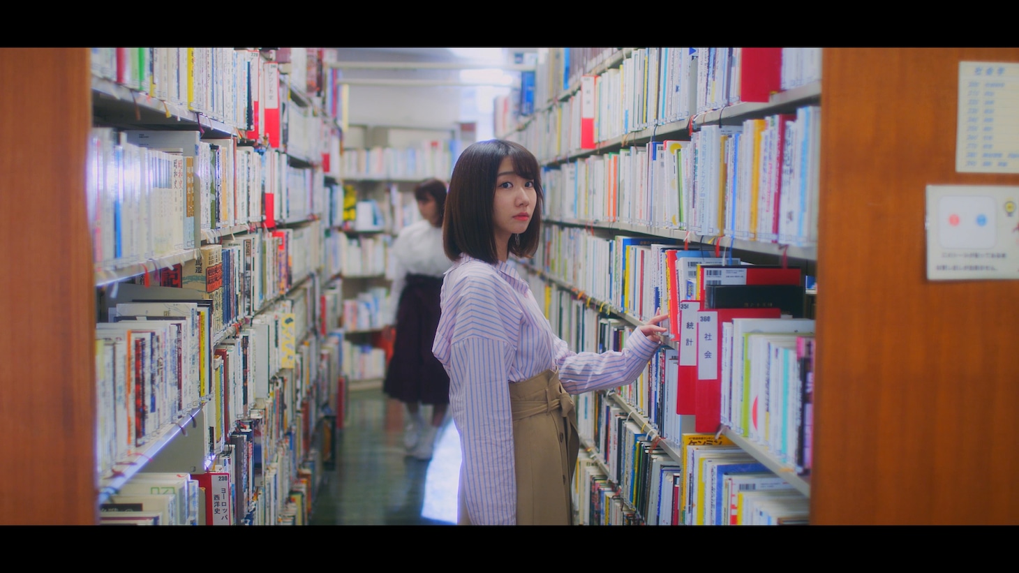 AKB48「ジャーバージャ」ミュージックビデオのワンシーン。
