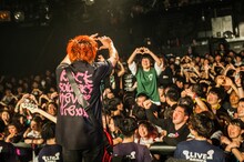 「HOTSQUALL ALRIGHT!!! TOUR」東京・渋谷CLUB QUATTRO公演の様子。（Photo by manaty）