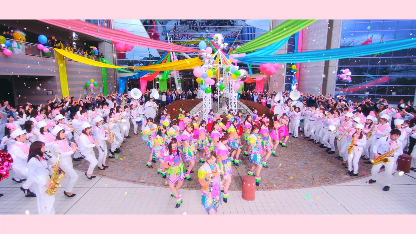 AKB48「ジャーバージャ」ミュージックビデオのワンシーン。
