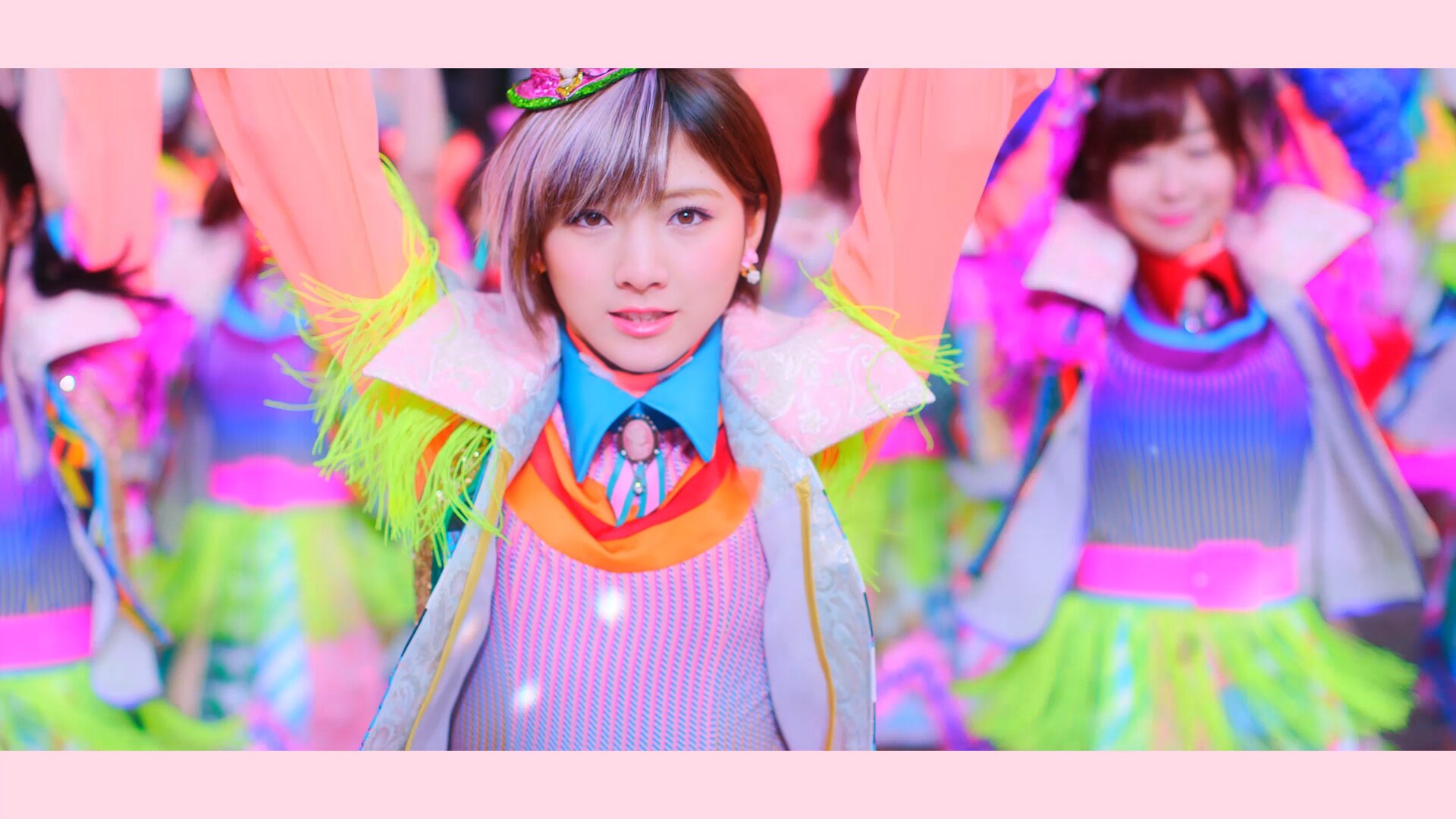 AKB48「ジャーバージャ」ミュージックビデオのワンシーン。 [画像