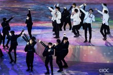 平昌五輪閉会式でのEXOのパフォーマンス。