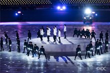 平昌五輪閉会式でのEXOのパフォーマンス。