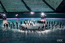 平昌五輪閉会式でのEXOのパフォーマンス。